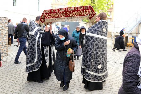 Вынос Плащаницы в Свято-Успенском кафедральном соборе (фоторепортаж)