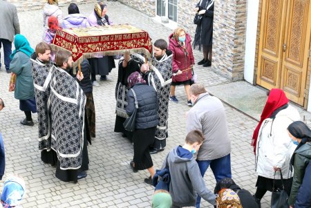Вынос Плащаницы в Свято-Успенском кафедральном соборе (фоторепортаж)