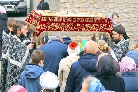 Вынос Плащаницы в Свято-Успенском кафедральном соборе (фоторепортаж)