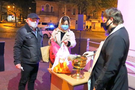 Пасхальное богослужение в Спасо-Преображенском соборе (фоторепортаж)