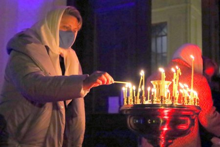 Пасхальное богослужение в Спасо-Преображенском соборе (фоторепортаж)