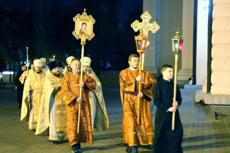 Пасхальное богослужение в Спасо-Преображенском соборе (фоторепортаж)