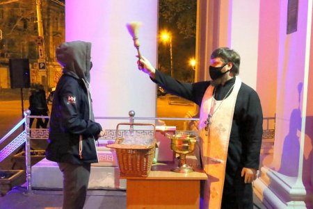 Пасхальное богослужение в Спасо-Преображенском соборе (фоторепортаж)