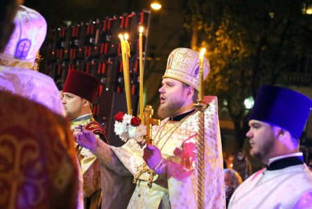 Пасхальное богослужение в Спасо-Преображенском соборе (фоторепортаж)