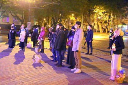 Пасхальное богослужение в Спасо-Преображенском соборе (фоторепортаж)