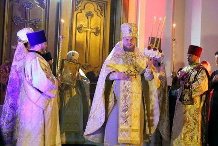 Пасхальное богослужение в Спасо-Преображенском соборе (фоторепортаж)