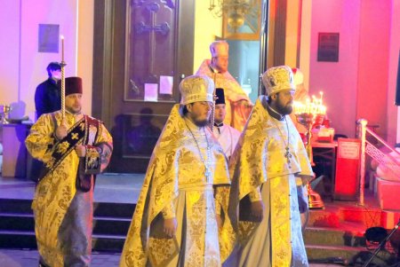 Пасхальное богослужение в Спасо-Преображенском соборе (фоторепортаж)