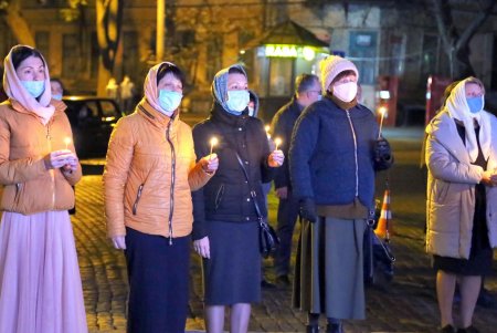 Пасхальное богослужение в Спасо-Преображенском соборе (фоторепортаж)