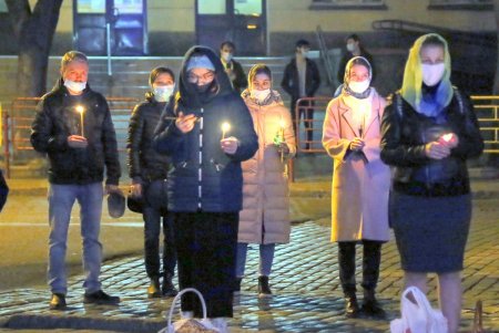Пасхальное богослужение в Спасо-Преображенском соборе (фоторепортаж)