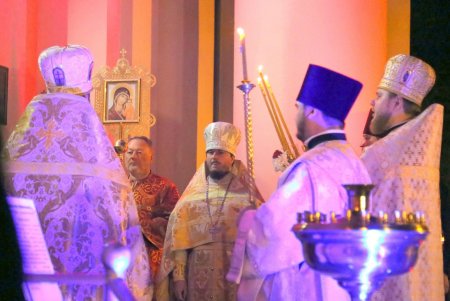 Пасхальное богослужение в Спасо-Преображенском соборе (фоторепортаж)