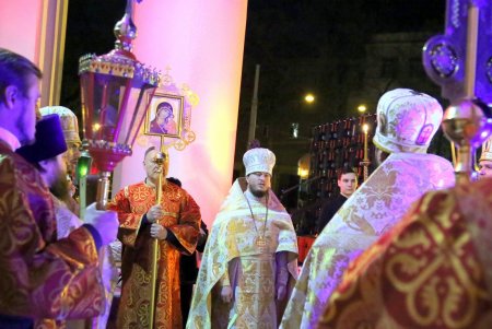 Пасхальное богослужение в Спасо-Преображенском соборе (фоторепортаж)