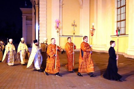 Пасхальное богослужение в Спасо-Преображенском соборе (фоторепортаж)