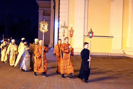 Пасхальное богослужение в Спасо-Преображенском соборе (фоторепортаж)