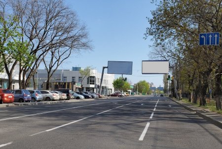 Коммунальщики обновили дорожную разметку в центре и на Таирова (фото)