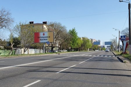 Коммунальщики обновили дорожную разметку в центре и на Таирова (фото)