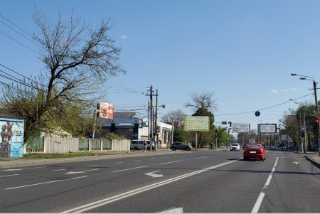 Коммунальщики обновили дорожную разметку в центре и на Таирова (фото)
