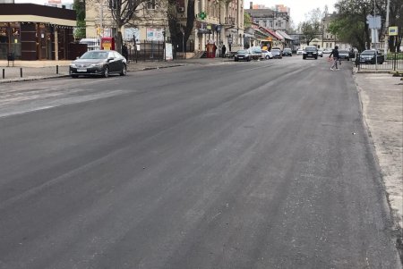 В трех районах Одессы проводится текущий ремонт оживленных дорог (фото)