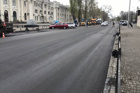 В трех районах Одессы проводится текущий ремонт оживленных дорог (фото)