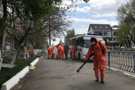 Подольск закрыт на карантин: тотально дезинфицируют больницу, улицы, остановки и детские площадки (фото)