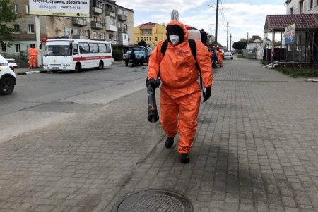 Подольск закрыт на карантин: тотально дезинфицируют больницу, улицы, остановки и детские площадки (фото)