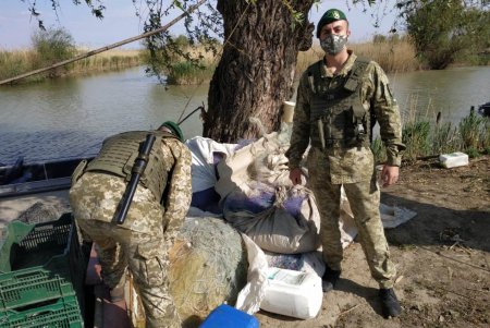Нерестовый запрет: пограничники обнаружили браконьерские сети и раколовки на Дунае и на озере Ялпуг (фото)