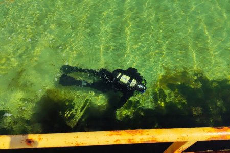 Подготовка к курортному сезону: водолазы обследуют морское дно на одесских пляжах (фото)