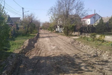 На поселке Котовского начался капитальный ремонт участка дороги (фото)