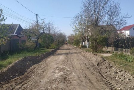 На поселке Котовского начался капитальный ремонт участка дороги (фото)