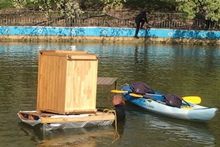 Домики для водоплавающих птиц устанавливают в парке Победы (фото)