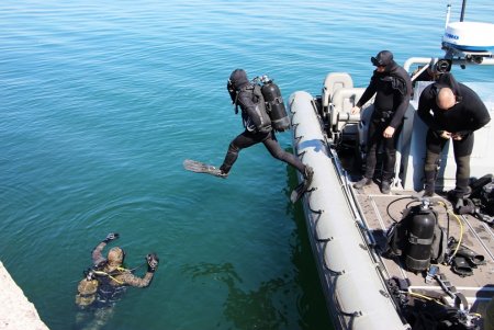 В акватории Черного моря прошли занятия по водолазной подготовке (фото)
