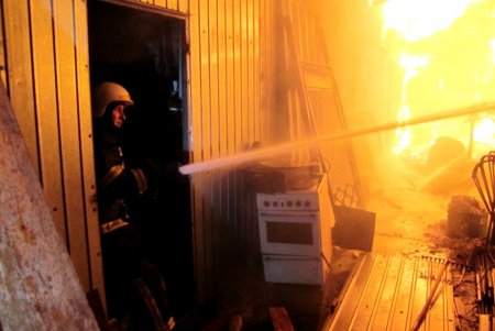На территории Свято-Успенского монастыря три часа тушили масштабный пожар (фото, видео)