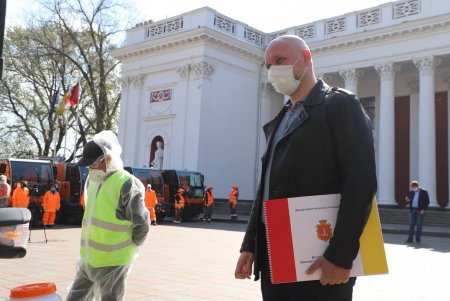 Уборка и дезинфекция: ежедневно на улицы города выходит около 90 единиц техники (фото, видео)