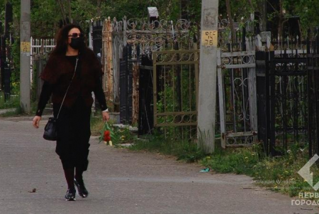 Поминальное воскресенье: одесситов, навещающих могилы своих близких и родных, не много (фото)