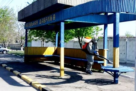 Остановки, детские и спортивные площадки, 15 км дорог: в Подольске ежедневно проводят дезинфекцию (фото)