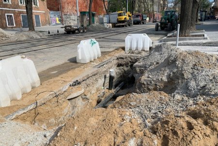 На пересечении улицы Софиевской и спуска Маринеско меняют газопровод (фото, видеокомментарий)