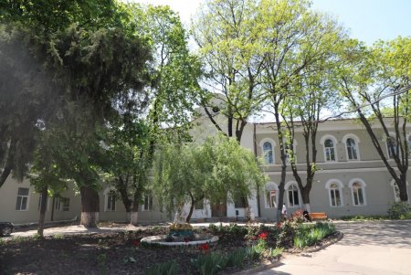 Две одесские больницы получили специальные герметичные боксы для перевозки пациентов с коронавирусом (фото)