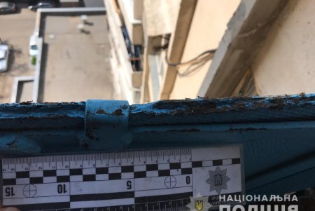 Смертельное падение с балкона высотки на поселке Котовского: погибший, предположительно, был главой земельной комиссии Фонтанского сельсовета   