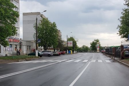На улицах с интенсивным движением устанавливают новый светофор и обновляют дорожную разметку(фото)