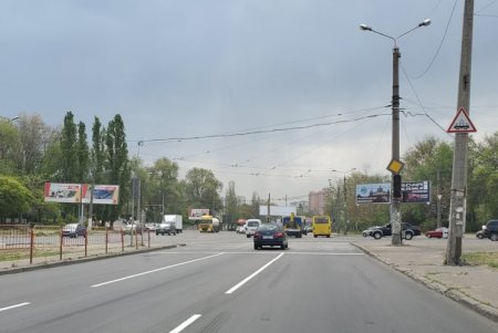 На улицах с интенсивным движением устанавливают новый светофор и обновляют дорожную разметку(фото)