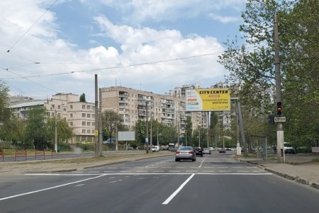 На улицах с интенсивным движением устанавливают новый светофор и обновляют дорожную разметку(фото)