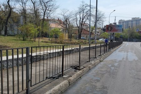 На улицах с интенсивным движением устанавливают новый светофор и обновляют дорожную разметку(фото)