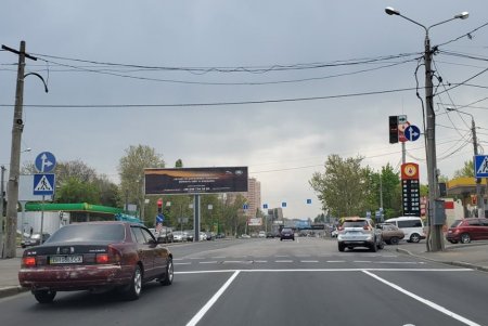 На улицах с интенсивным движением устанавливают новый светофор и обновляют дорожную разметку(фото)