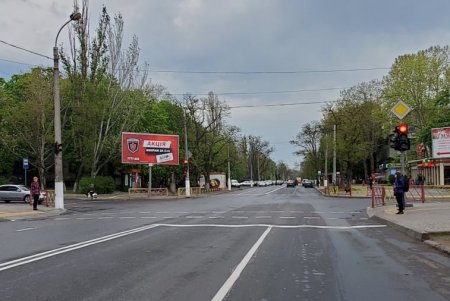На улицах с интенсивным движением устанавливают новый светофор и обновляют дорожную разметку(фото)