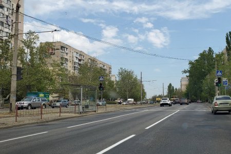 На улицах с интенсивным движением устанавливают новый светофор и обновляют дорожную разметку(фото)
