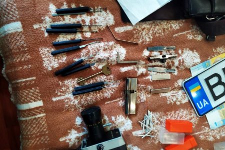Правоохранители обнаружили членов преступной группировки, которые совершили кражу на 5,5 млн. гривен (фото)