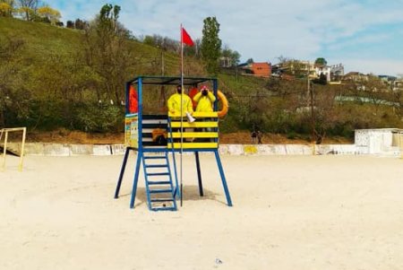 Почти сотня матросов-спасателей приступили к сезонному дежурству для обеспечения безопасности горожан на пляжах (фото)