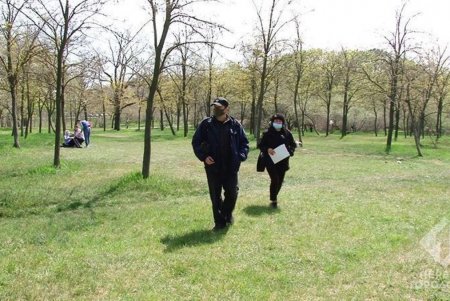 Одесситы вышли праздновать 1 мая в парки и на побережье, несмотря на карантин (фото)