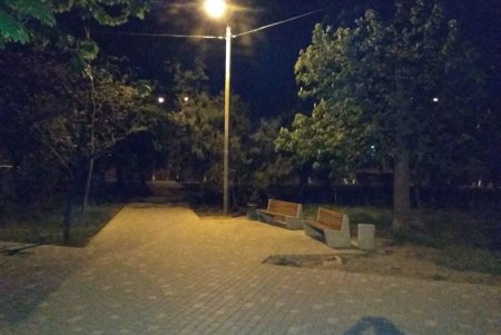 Впервые за свою историю сквер Старостина стал освещенным (фото)