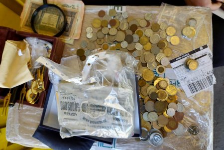 Через Одесскую область из Украины пытались вывезти контрабанду старинных монет и банкнот (фото)