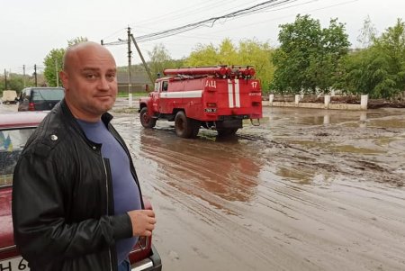 Непогода обрушилась на Одесскую область: подтоплены дома и повалены деревья (фото)